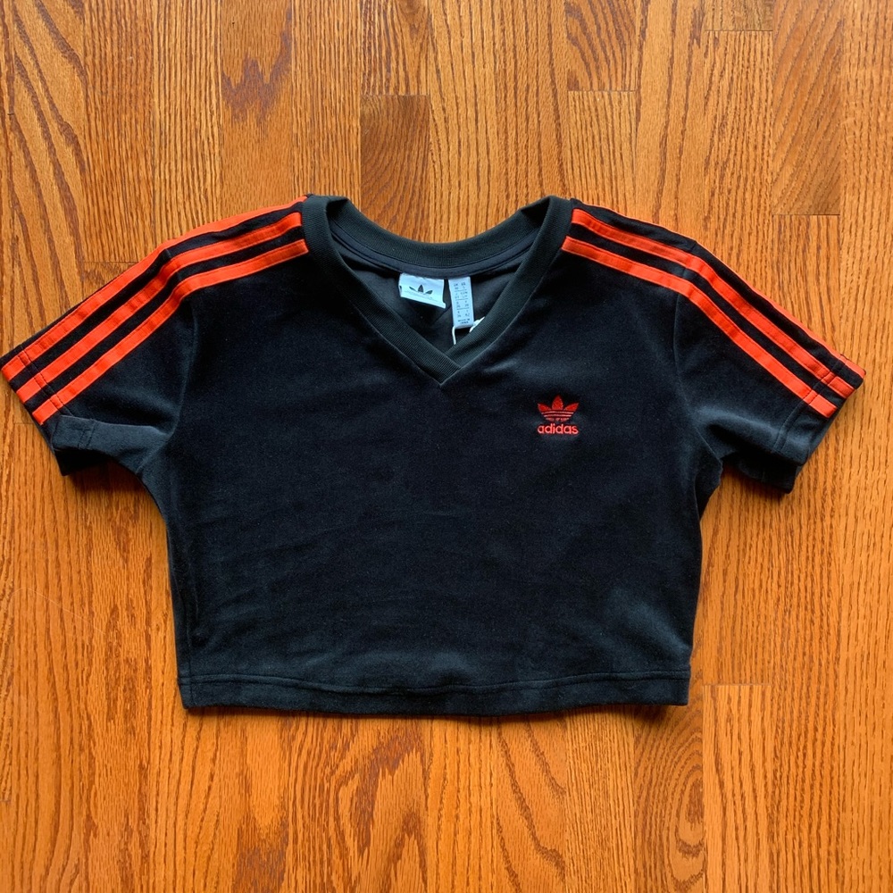 NEW V-day Cropped Tee